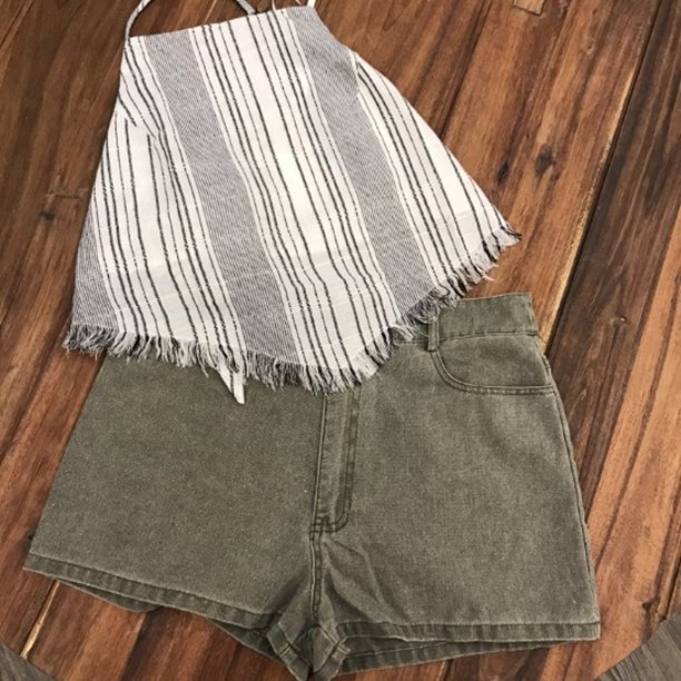 ALAugusta's tweet photo. look at this adorable outfit! halter bandanna top paired w/olive shorts. Hurry in!!!  #apricotlaneaugusta https://t.co/5l6UyalFr3