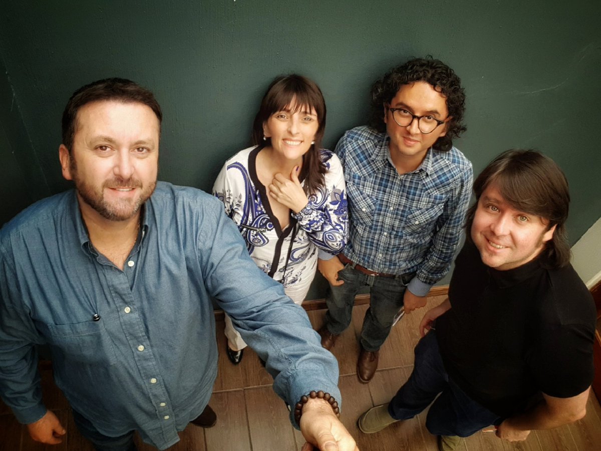 sobremesaeu's tweet photo. Hoy en #LaSobremesa tuvimos la participación de Fidel Celada y Jacobo Nitsch, para hablar todo acerca del Jazz y su crecimiento en Guatemala. #EUJazz https://t.co/qGeDJqYuzM