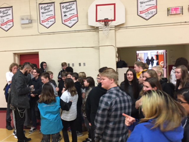 EsterhazyHigh's tweet image. Privileged to have Rob Nash deliver a critical message to our students today though music &amp;amp; stories about mental health, addictions, &amp;amp; finding strength to persevere. And proud of our Haley for rocking along on stage! #robnashproject #findyourinnerstrength #hope #BeKind