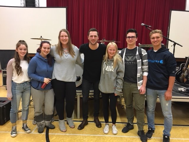 EsterhazyHigh's tweet image. Privileged to have Rob Nash deliver a critical message to our students today though music &amp;amp; stories about mental health, addictions, &amp;amp; finding strength to persevere. And proud of our Haley for rocking along on stage! #robnashproject #findyourinnerstrength #hope #BeKind