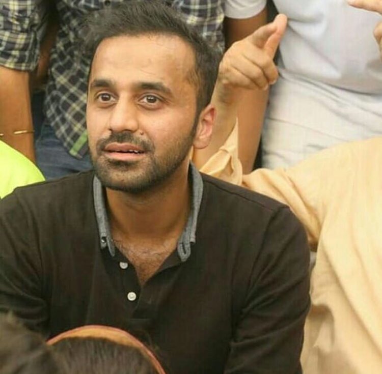 muneezamehboob1's tweet photo. @WaseemBadami at a #Seminar At #KarachiUniversity  as Honorable Guest in Final of #PACT18byAPMSO #KUrians In The Closing Ceremony Of 16th Paigham-e-Aman Cricket Tournament 2018 at #KarachiUniversity MashAllah Beautiful Pictures @WaseemBadami ☺️☺️☺️☺️📷📷📷 https://t.co/EbXM41nrLp