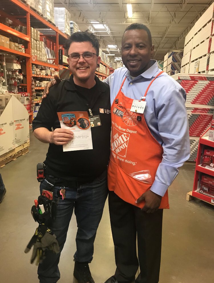 schroeder_met22's tweet photo. Great job @CJWalkerMET so proud of you, you knocked it out of the park! Thank you for all that you do for the team, congratulations on your southern division badge! #homedepot #homeraward #southerndivision #teamwork #MET https://t.co/47ZWmynlsE