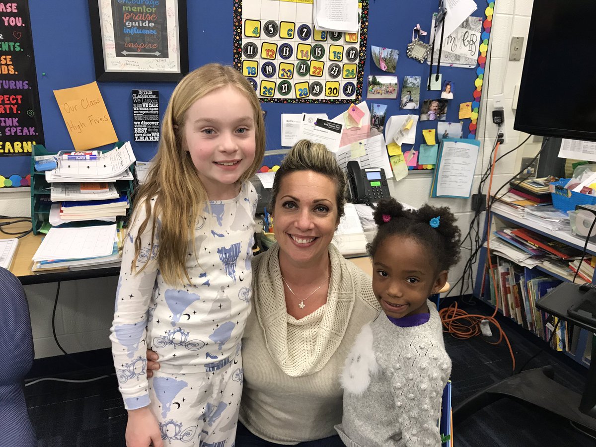 MrsZimmerPR's tweet photo. Thanks to all of our mystery readers for making today so much fun. https://t.co/Jxls6BVyJJ