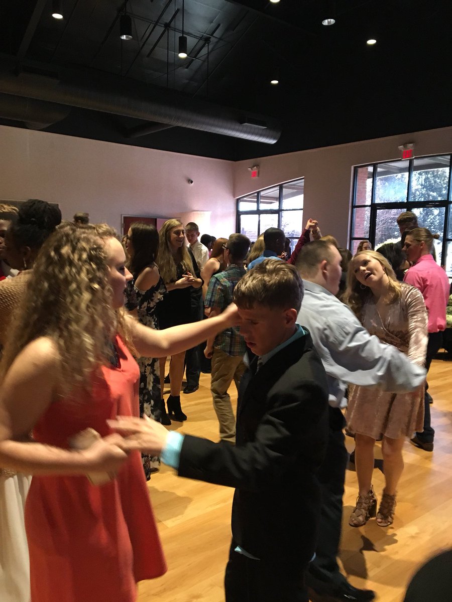 cassiescagle's tweet image. #Perfectprom 2018 @AikenPublicSch @AlfordOnTheGo @NorthAugustaHS @SouthAiken @WSHSWarEagles @ValleyFB