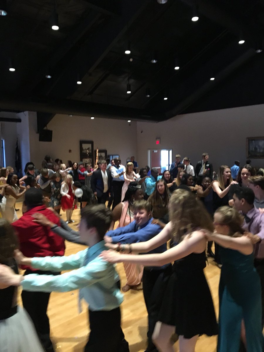 cassiescagle's tweet image. #Perfectprom 2018 @AikenPublicSch @AlfordOnTheGo @NorthAugustaHS @SouthAiken @WSHSWarEagles @ValleyFB