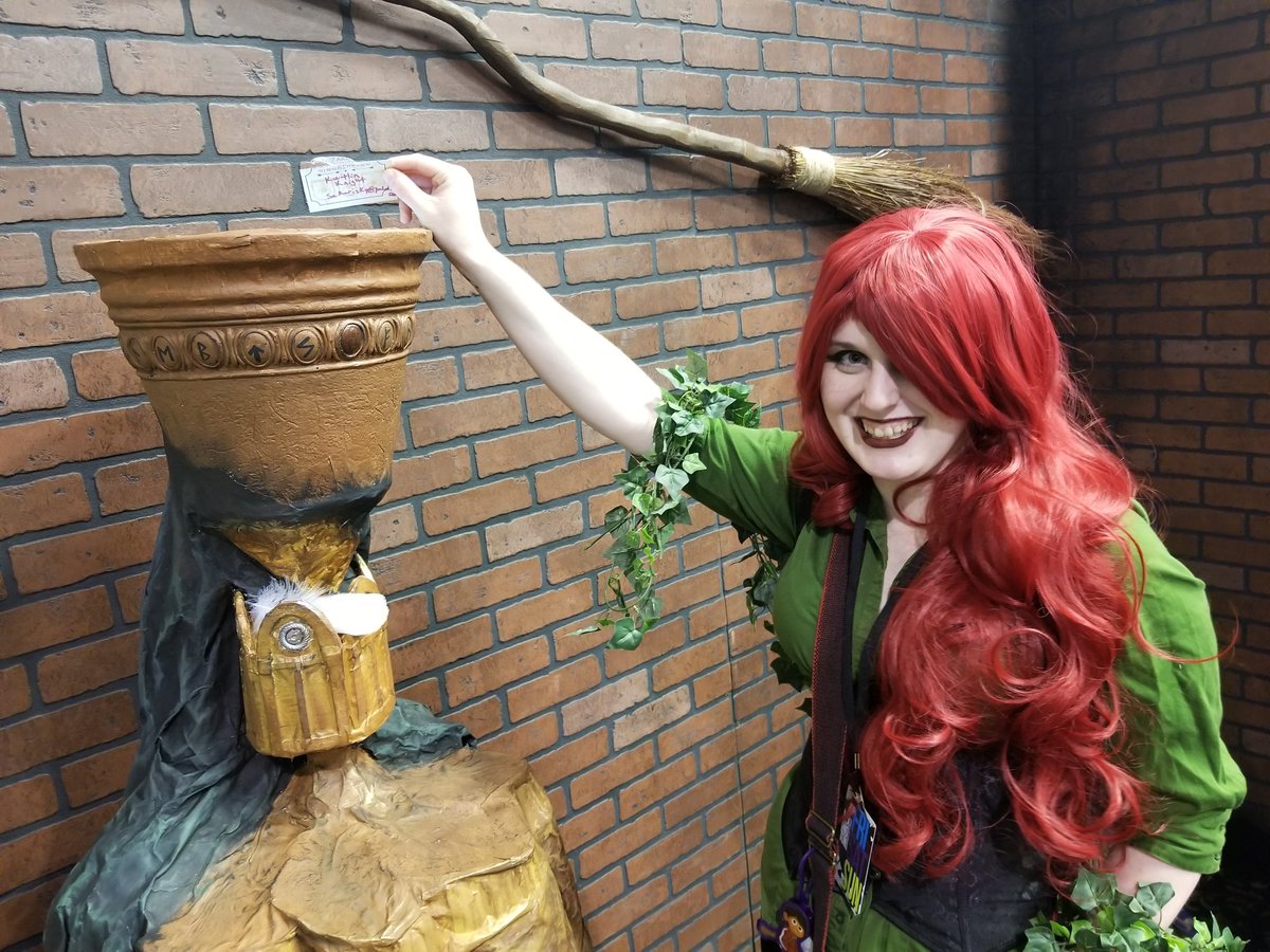 wizardfestohio's tweet photo. Even Poison Ivy couldn't resist entering her name into the Goblet for a chance to win a wand from the Noble Collection at Lexington Comic & Toy Con on Friday. #iWizard #IrontonWizardFest #iWiz #LCTC2018 @lex_con https://t.co/S2JxituZ6O