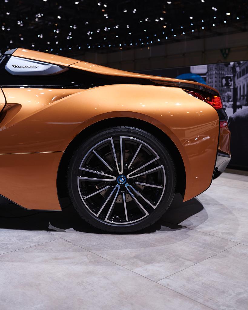 BMW's tweet photo. See a glimpse of freedom at the #GIMS2018.
The first-ever #BMWi8 Roadster. #BMWGIMS #BMW @BMWi 

https://t.co/S0njE4CNfp https://t.co/XYnRvG4OxC