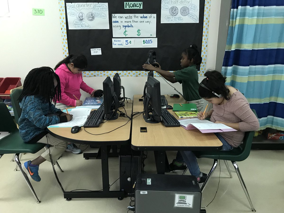 singletontisd's tweet photo. Read and quizzing. Quizzing and reading. Off to a strong start! @douglastylerisd https://t.co/XtTkjWBjrN