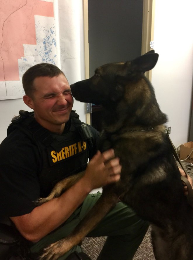 PascoSheriff's tweet photo. Who wants prizes?! In celebration of #LivePD's 100th episode we are going to do a big giveaway for 5 of our followers! https://t.co/uqOm4XIddb