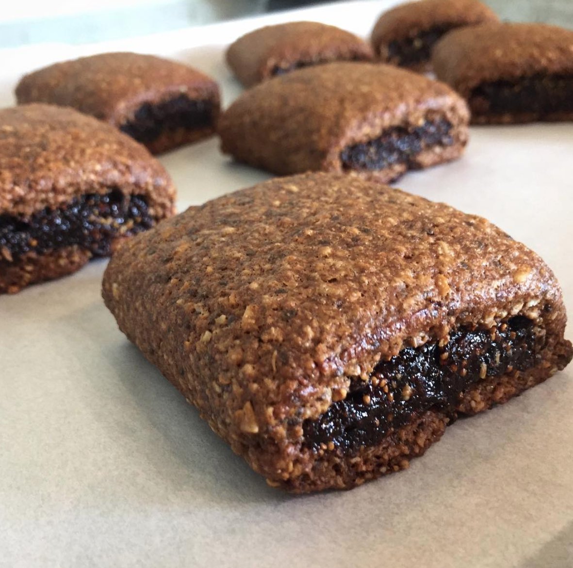 FourCafe's tweet photo. Four Cafe has desserts that are both gluten-free &amp; vegan?! Go FIGure.
#fignewtons https://t.co/6xGiaxU1IC