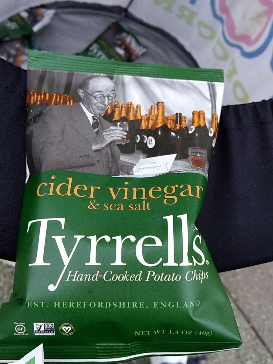itastedit's tweet photo. #itastedit at #ExpoWest Tyrells #applecider #vinegar #potato #chips make a great #snack https://t.co/dspNUc7kT8
