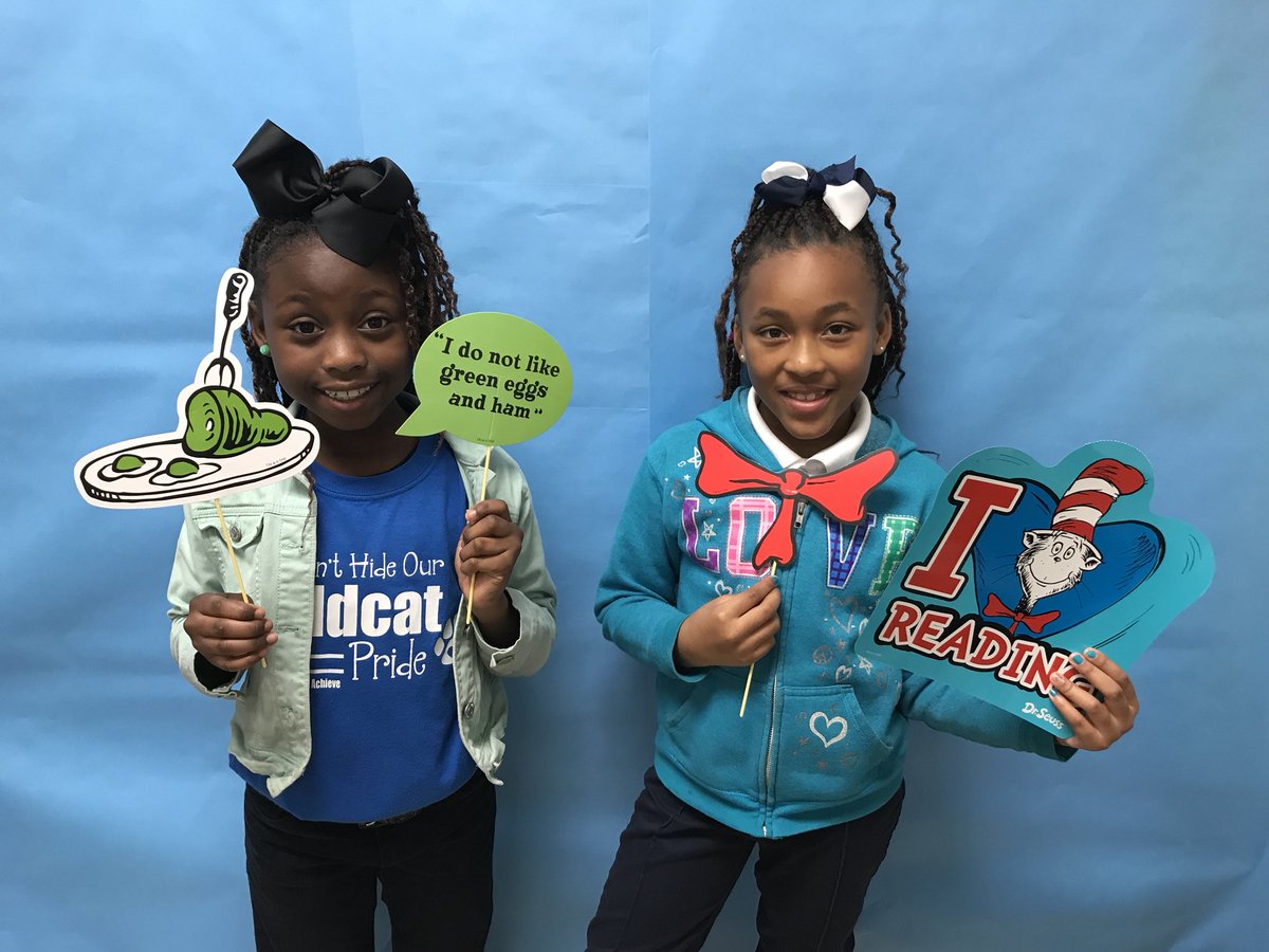singletontisd's tweet photo. Loving the photo booth for a quick break between books!! @douglastylerisd #readathon https://t.co/sVybuxmYTA