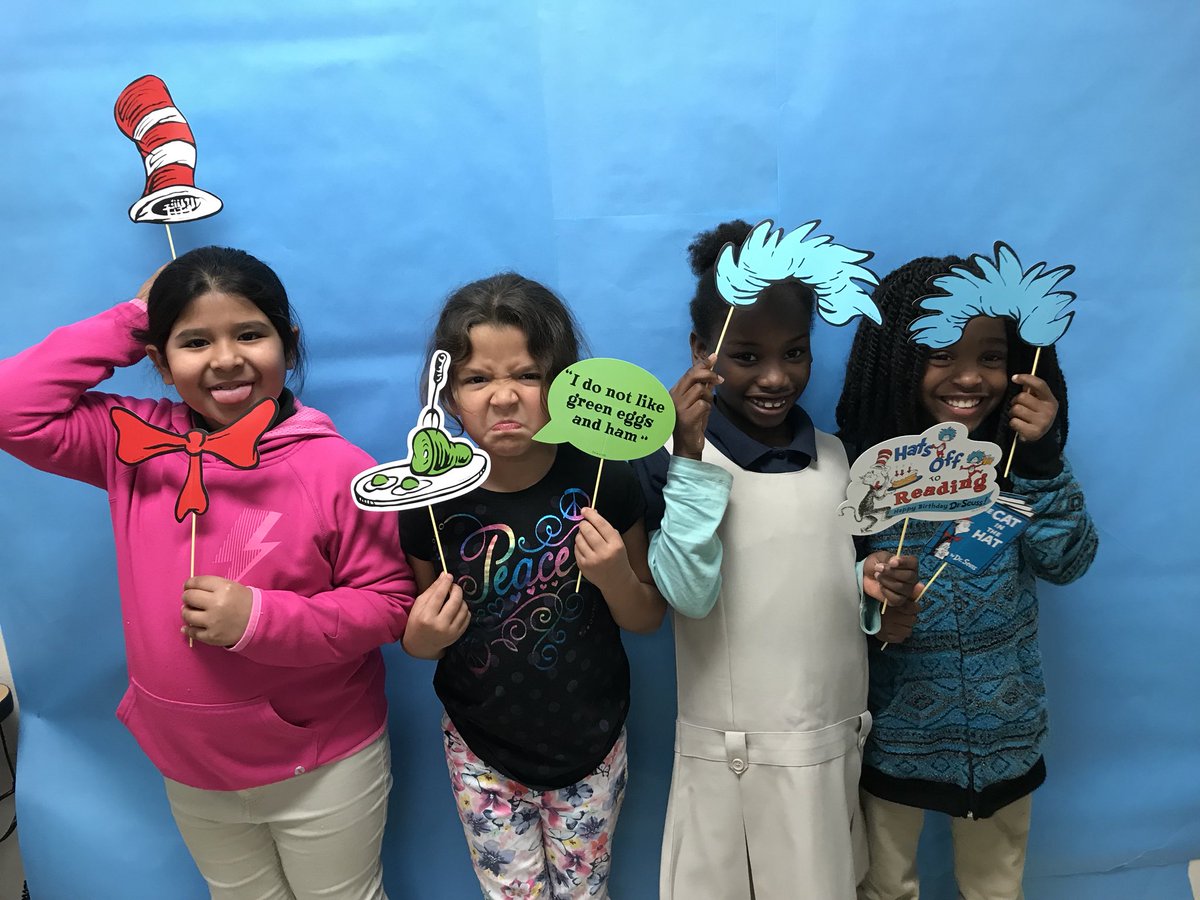singletontisd's tweet photo. Loving the photo booth for a quick break between books!! @douglastylerisd #readathon https://t.co/sVybuxmYTA