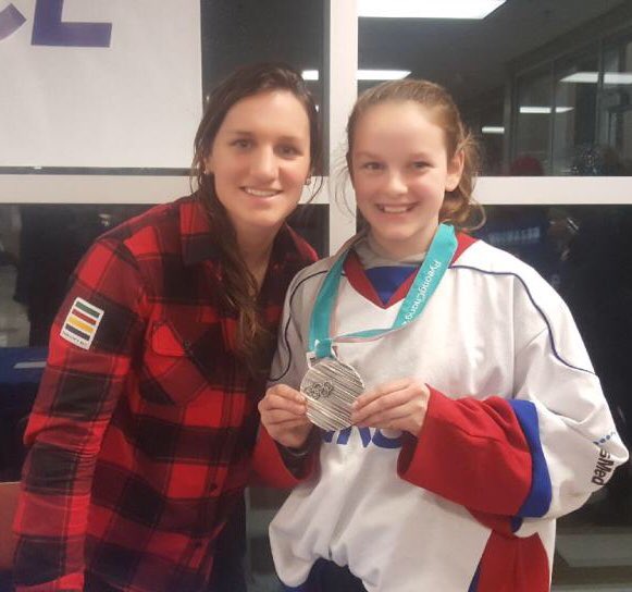 JodywoodJody's tweet photo. #11saulnier @jill_saulnier with #11rossiter @MetroWestForce @HockeyNS @HockeyCanada @TeamCanada
#rolemodal
#inspiring
#givingback
#girlshockey
#InternationalWomansDay https://t.co/djr0U6K01a