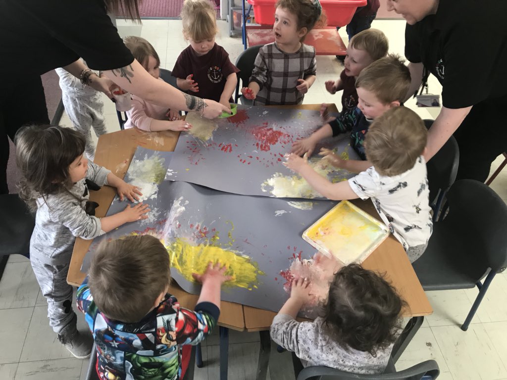 SMALLSTEPS12's tweet photo. Messy Friday #playgrouplife https://t.co/QOAtQewRvk