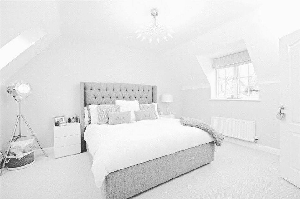 MooInterior's tweet photo. Day 19 of my 30 day ‘my home Interior’ challenge is our master bedroom.  I truly believe your bedroom should be calm and subtle, after all this is a place we want to feel relaxed and sleepy.  I’m lucky to have a super king bed and the headboard is the feature 🛏 in the room. https://t.co/0eES9M0O4h