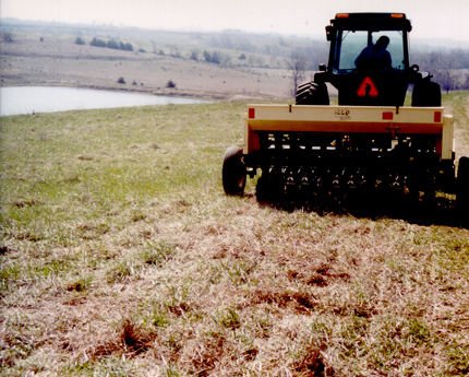 wljnet's tweet image. #IowaState University Extension (@ISUExtension) specialists offer advice on #FrostSeeding or #interseeding to improve #pastures for livestock #grazing.

#farming #ranching #livestock #cattle #beef #agriculture #beefcattle #crops

wlj.net/top_headlines/…