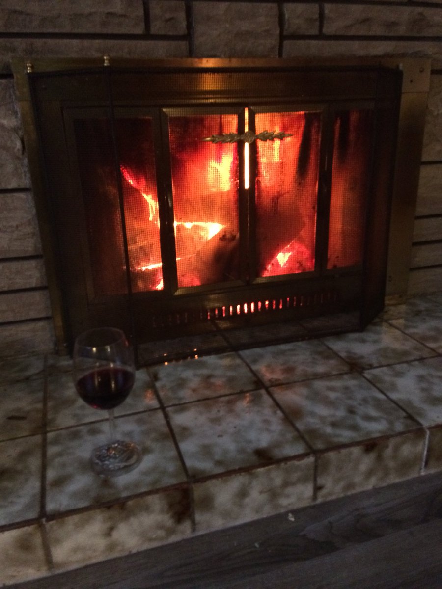 eastsizing's tweet photo. All set for my kind of nor’easter #PEStorm #PEIstorm #pei #eastsizing #friday5pm https://t.co/OhA4yljyT9