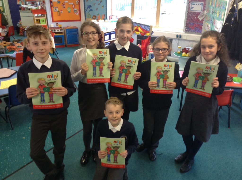 scargill_school's tweet photo. Year 5/6 mini medics are doing so well with their training #first aid #sensible #learningtohelp https://t.co/BtNjqfA3zi