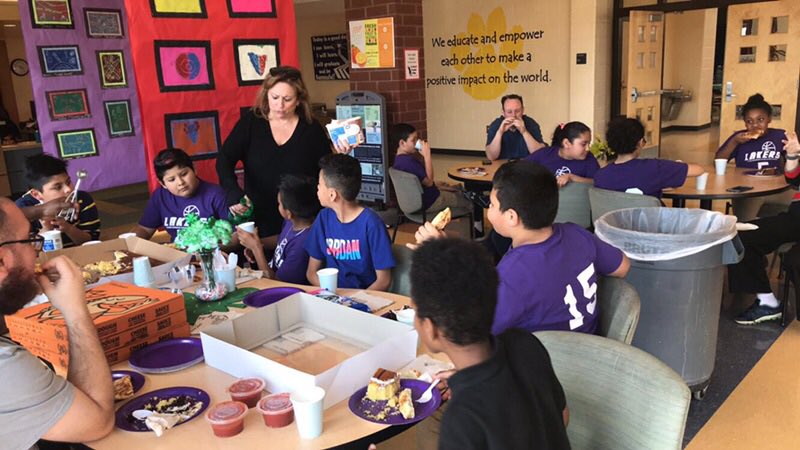 ojiverde141's tweet photo. #LAKERS #CELEBRATION👏🏻🙌🏻🏀🎂🍦🍪🍕🏀👦🏻👦🏻👸🏻👸🏻 #5THGRADE #BASKETBALLTEAM #CONGRATS🎉🎊 #thursdayMarch82018🏀🏀🏀🏀 https://t.co/oCmbQDtopW