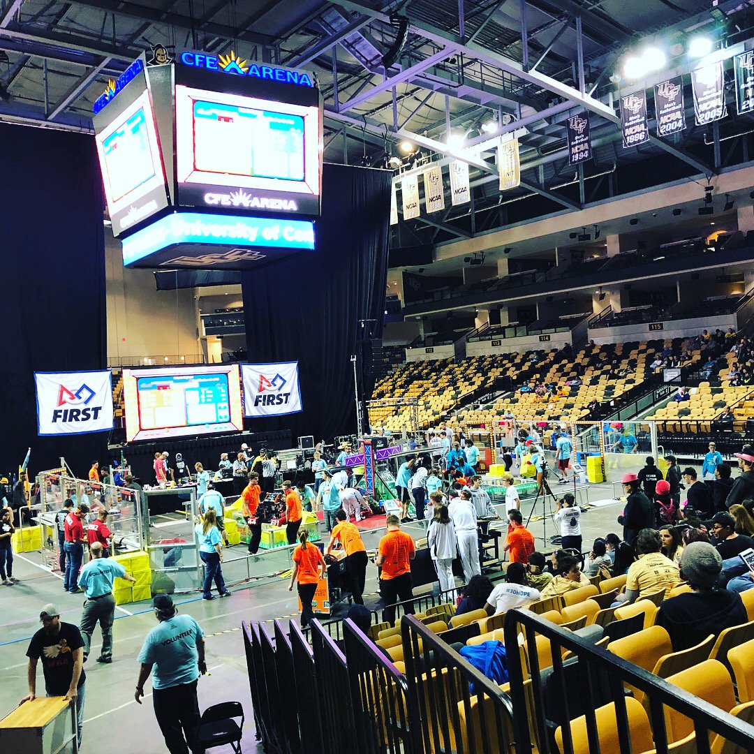 SeacrestSchool's tweet photo. LOVE to see our RoboRays grinding gears with the best of them at @FRCTeams #Orlando! Won the 3rd round! #omgrobots #robotics #highschoolrobotics @FIRSTweets @FIRSTinFlorida #StingrayPride #SeacrestFeverTo500 https://t.co/HMoXXB1XGz