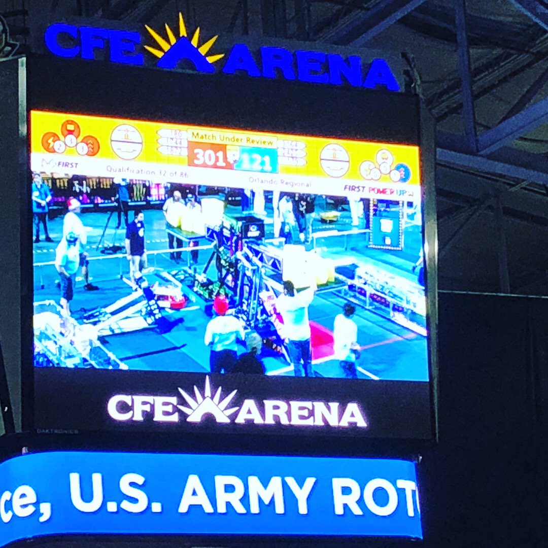 SeacrestSchool's tweet photo. LOVE to see our RoboRays grinding gears with the best of them at @FRCTeams #Orlando! Won the 3rd round! #omgrobots #robotics #highschoolrobotics @FIRSTweets @FIRSTinFlorida #StingrayPride #SeacrestFeverTo500 https://t.co/HMoXXB1XGz