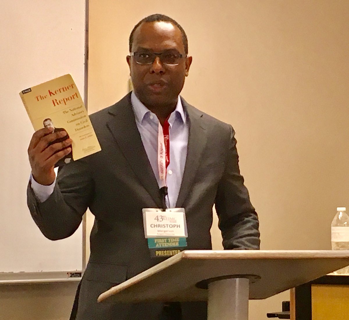 susankeith's tweet photo. Great talk at #aejmc #secolloquium by @RutgersCommInfo PhD student @stereolabvinyl: “The Kerner Commission at 50.” https://t.co/HWPEJATrzU