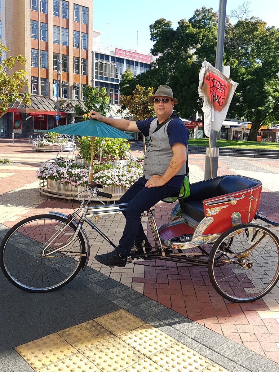 CaigerNancy's tweet photo. My driver arrives. First stop votr #boonstreetart #lovethetron the Karearea takes shape https://t.co/UAiOhYu7cD