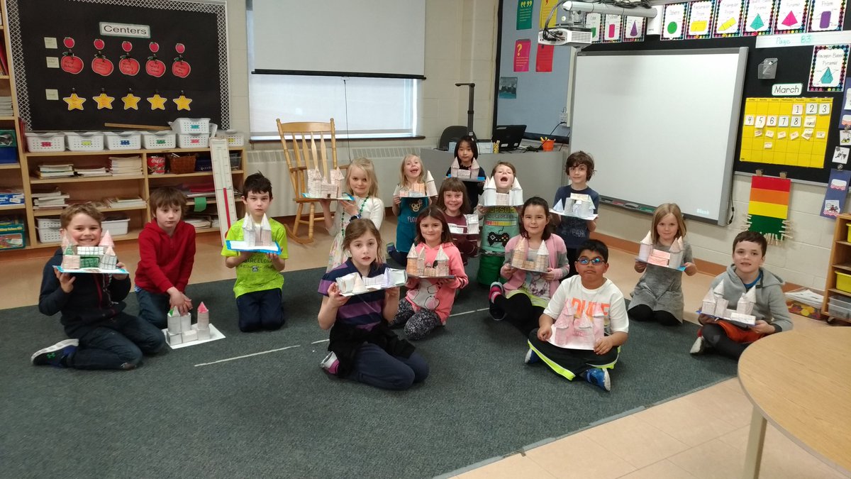 MrsColvinsClass's tweet image. The castles went home today. Learning about 3D solids was so much fun!