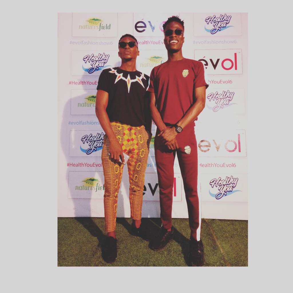 felabackco's tweet photo. FelaBack tracksuit now #available
DM to place your order now
#felabackco #shoplocal #nationwide_delivery #nigerianShop #clothing π₯ https://t.co/NMp9Wyp793