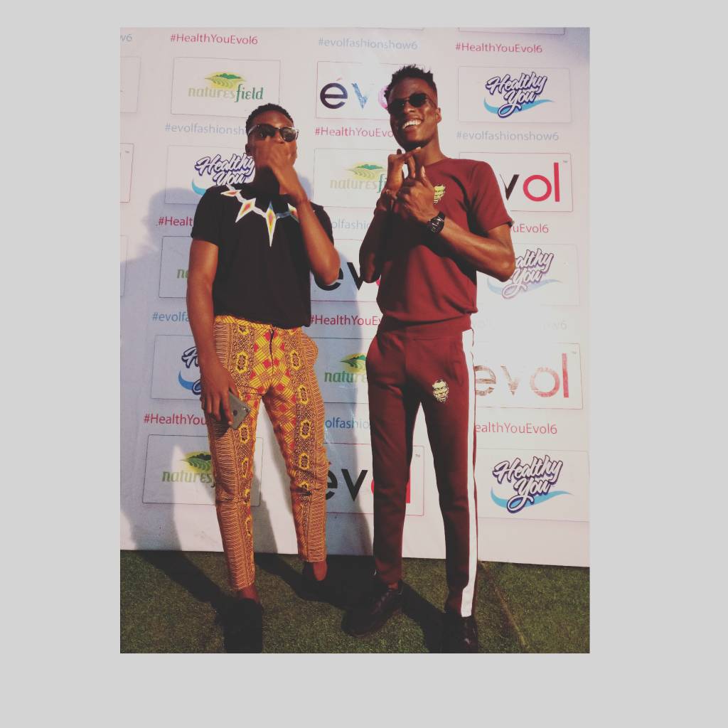 felabackco's tweet photo. FelaBack tracksuit now #available
DM to place your order now
#felabackco #shoplocal #nationwide_delivery #nigerianShop #clothing π₯ https://t.co/NMp9Wyp793