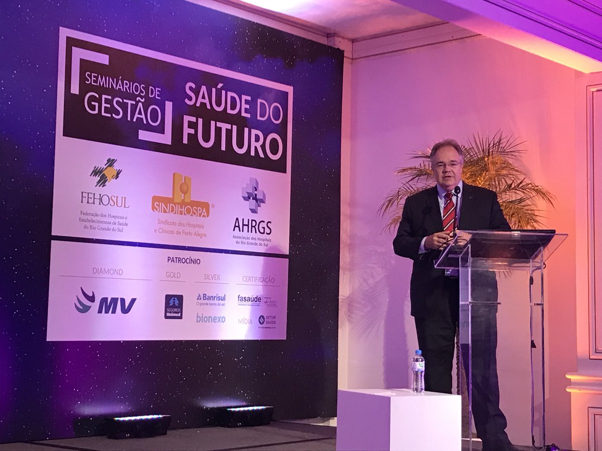 setor_saude's tweet photo. Henri Chazan presidente do @sindihospa_poa faz o encerramento do Seminários de Gestão que discutiu a Saúde do Futuro em Porto Alegre @Sistema_FEHOSUL @setor_saude #ahrgs “agradeço os patrocinadores @ComunidadeMV @bionexo_ @Banrisul @segurosunimed https://t.co/JpSHASzErZ