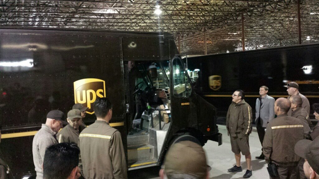 #CaughtSafely <a href="/jbehgooy/">Joseph Behgooy</a> @DesertMTUPSers <a href="/relmessan/">Roger Elmessan</a> <a href="/kennethcherry26/">Kenneth</a> Michael Weber Wasatch Ctr safety Co chair demos distractions in the cab
