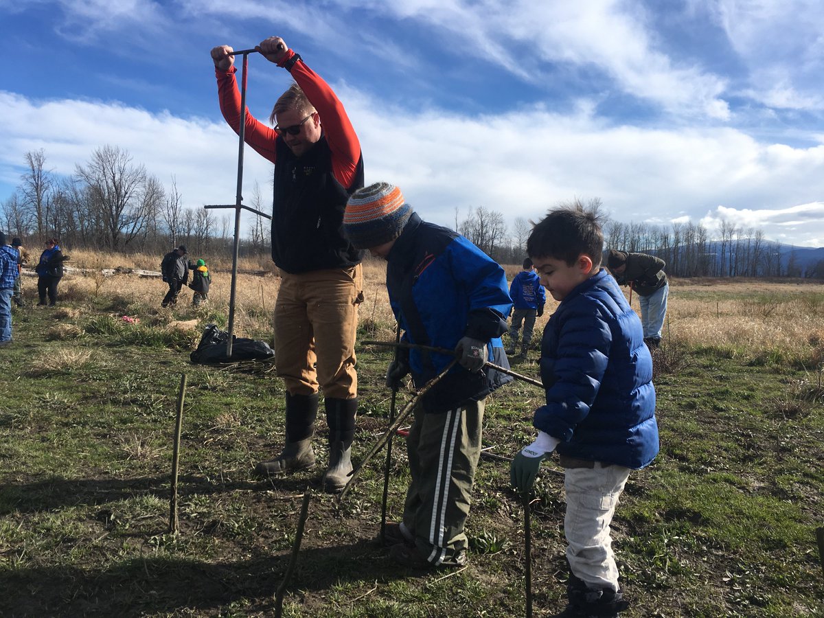 ColumbiaEstuary's tweet photo. Big thanks to #volunteers who planted with us at #SandyRiverDelta last Saturday! Special thanks to #CubScout Pack 4. We're excited to watch your plants grow in the coming years. https://t.co/MRpXAPJwln