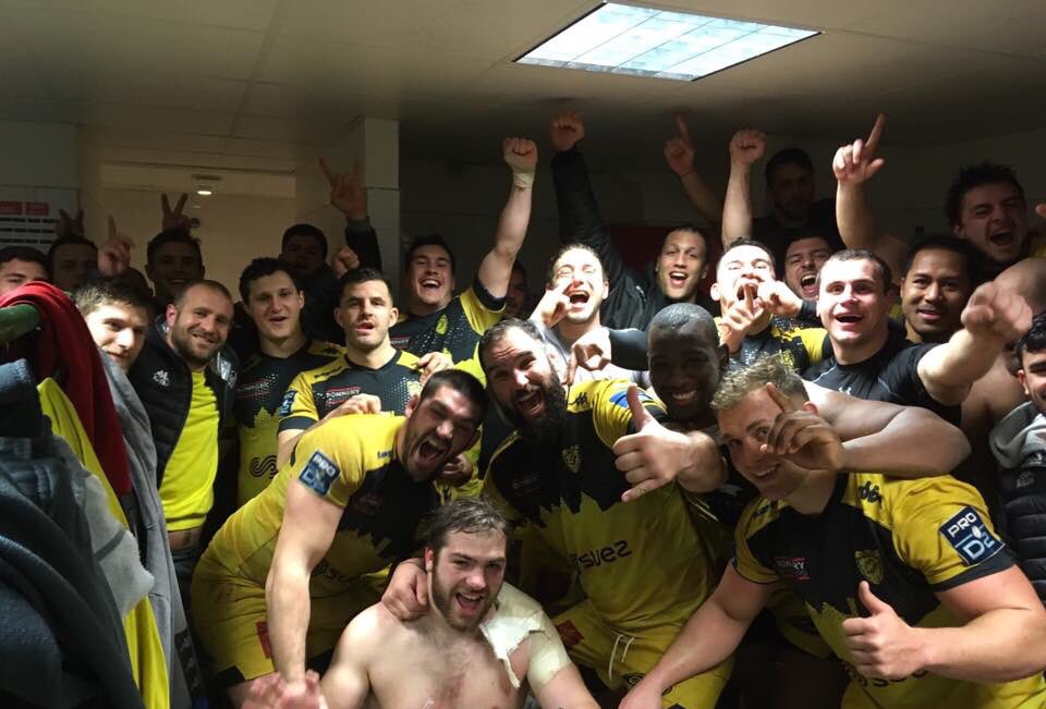 Explosion de joie dans le vestiaire de l’<a href="/USCXV/">‏ْ</a> après la victoire à Dax 👏🏻💛🖤
#USDUSC