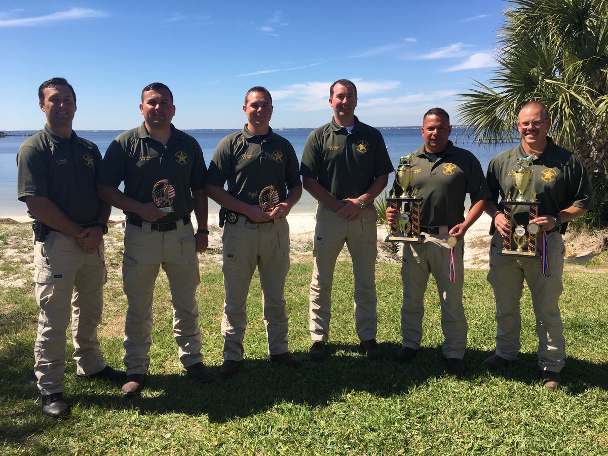 OCSOALERTS's tweet photo. Our outstanding #K9 Team earned some hardware this week at the 2018 Region 1 USPCA Trials in Pensacola. Stay tuned for upcoming videos and more photos of them in action! #K9Pride #dogsoftwitter 🐾💚🐾⭐️🐾 https://t.co/ZJbgRJSSb9