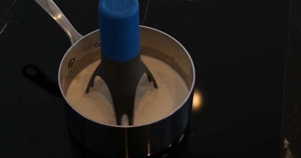 SellersTed's tweet photo. Do we really need this self-stirring kitchen gadget? https://t.co/LrkBWOAKMl #Mashable_Video #Kitchenware #Cooking #Mashable_Video https://t.co/W5jdML8Ma3