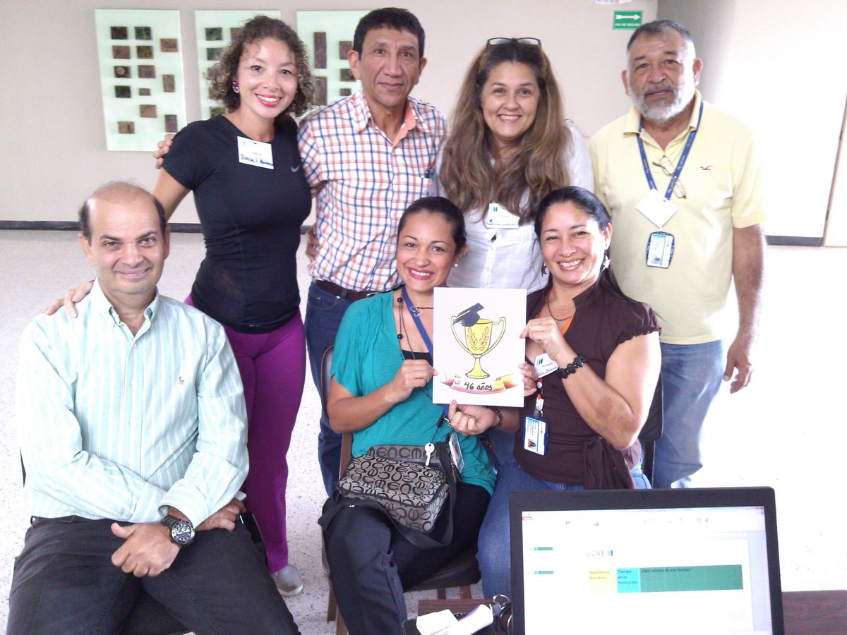 identidad_ucab's tweet photo. 320 años de servicios suman los profesores que participan en la convivencia de la @UcabGuayana . https://t.co/gqMyNuqcCR