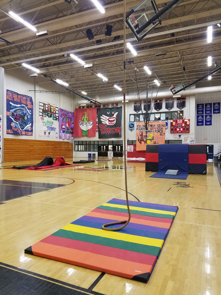HHRedBlack's tweet photo. Almost here. We are ready... Are you??!! Less than an hour. 🔴⚫#redandblack2018 https://t.co/BghNxEZZoO