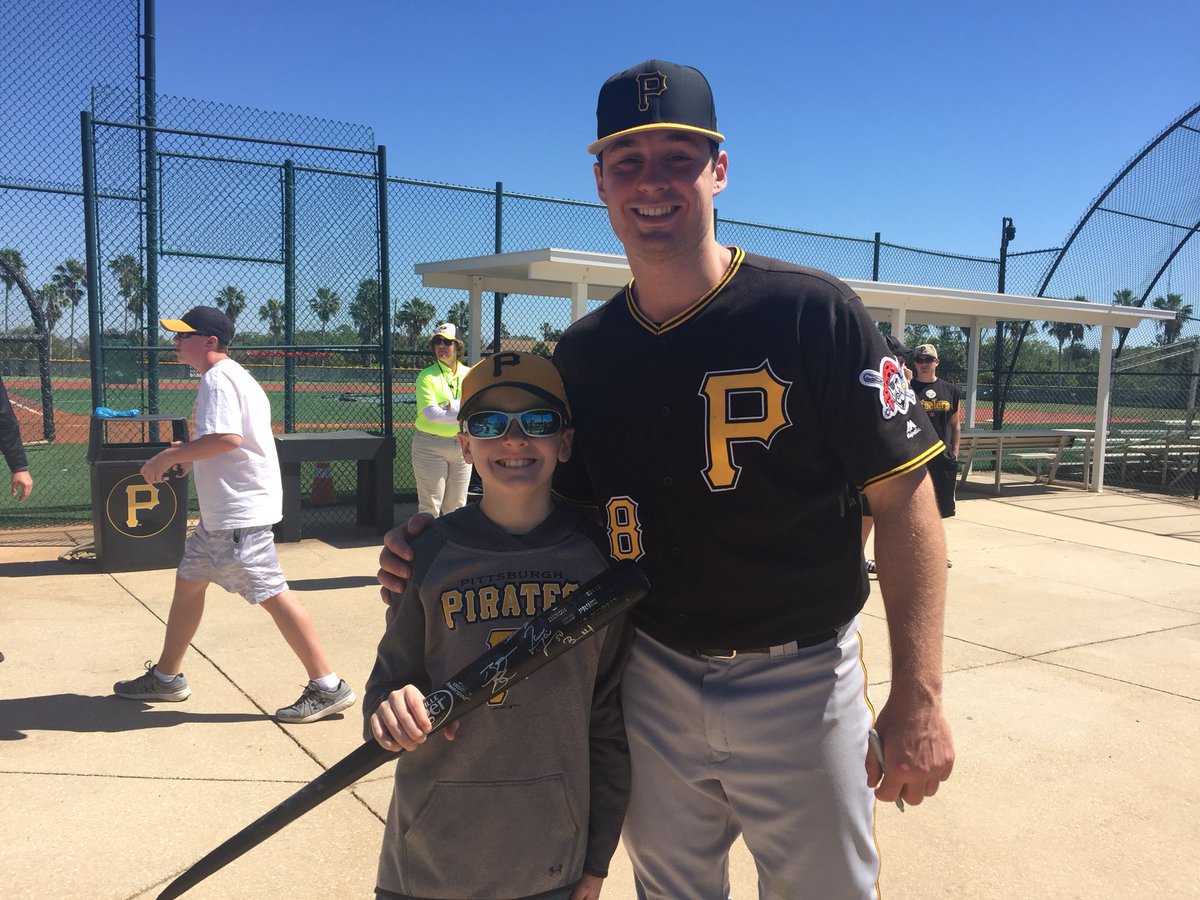 dubusky's tweet photo. Best of luck Ryan Nagle and thanks for signing whatโs left of your bat #shatteredbytaillon #stillahit @Pirates #springtraining2018 https://t.co/OOQuEt4ROa