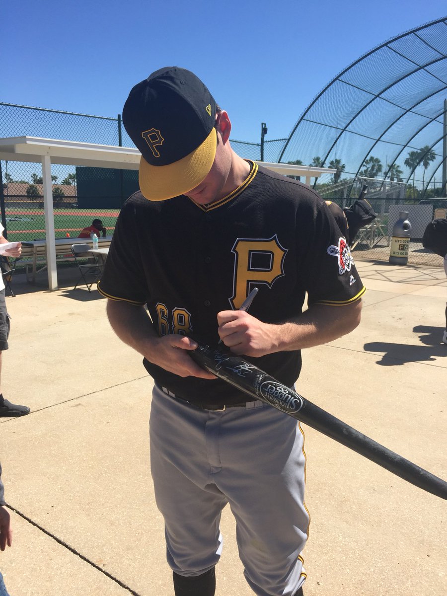dubusky's tweet photo. Best of luck Ryan Nagle and thanks for signing whatโs left of your bat #shatteredbytaillon #stillahit @Pirates #springtraining2018 https://t.co/OOQuEt4ROa