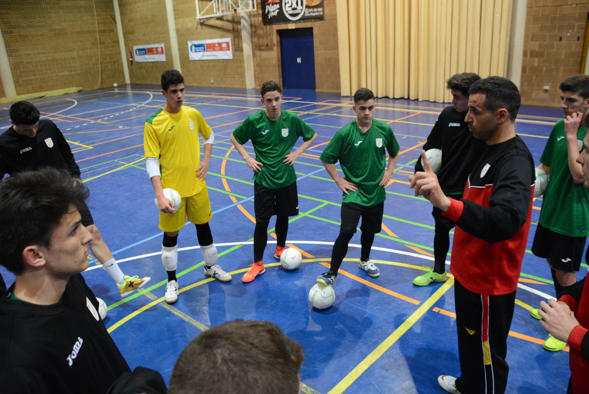 FCF_CAT's tweet photo. La #sub16mascFS prepara els darrers detalls a Mallorca https://t.co/VEBeH6AHTV #futsal #SeleccionsCATFS https://t.co/UXbGwBAhPC
