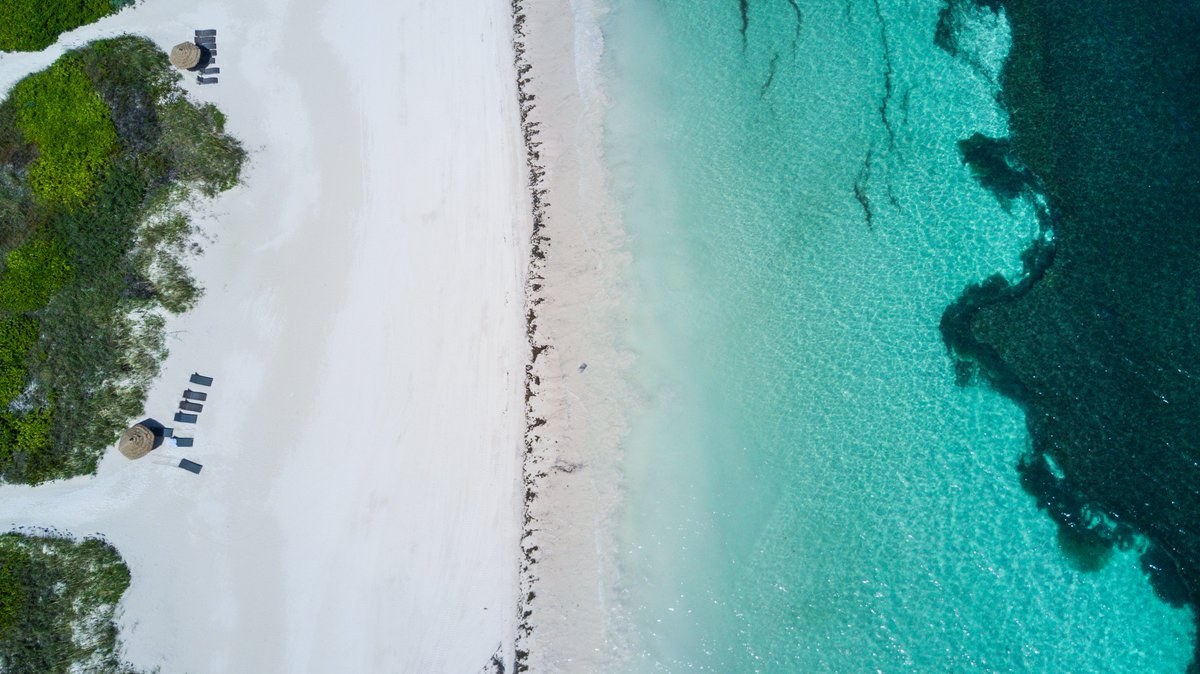 JetSmarter's tweet image. Hey #NYC! Switch up your snowy situation for a little relaxation. There are three seats left on our #JetShuttle to the Bahamas, reserve your seat in the #JetSmarter app tonight and take off to paradise tomorrow.