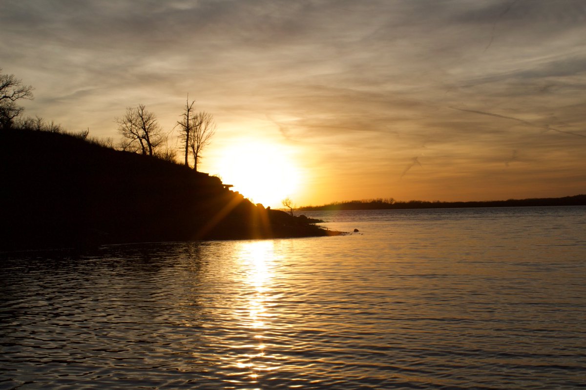 OutdoorCompound's tweet image. Ready for some summer sunsets out on the water. #fishing / #bassfishing / #lake / #rippinlips / #boat / #flyfishing