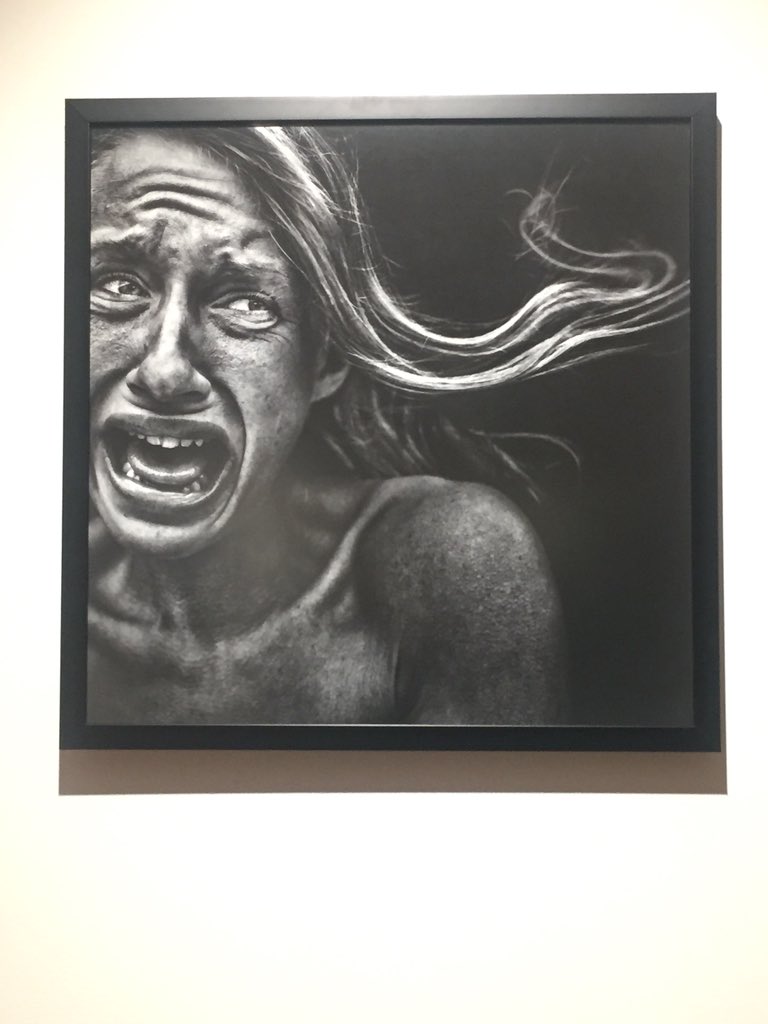 _Tess_Team's tweet photo. Una mostra semplicemente meravigliosa @PSPFest #TheSkinILive https://t.co/3xiV2L5pVN