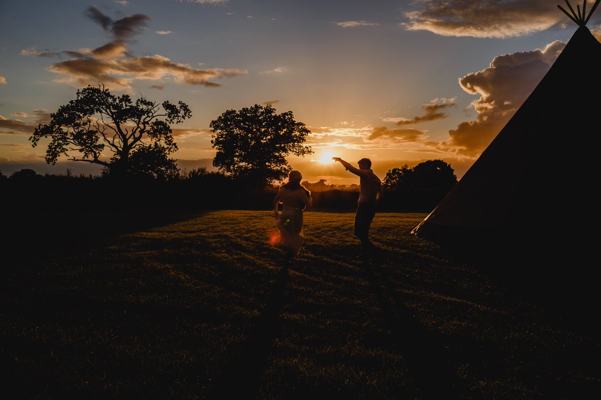 Peaktipis's tweet photo. CHASING THE SUN
β’β’β’β’β’
Happy #weekend everyone, weβre dreaming of warm, summer evenings like this perfection in a pic!
#weekendvibes #rollonsummertime
β’β’β’β’β’
Image @sterooney #tipiwedding #peaktipis #cheshire https://t.co/a8zYH7Ivy9
