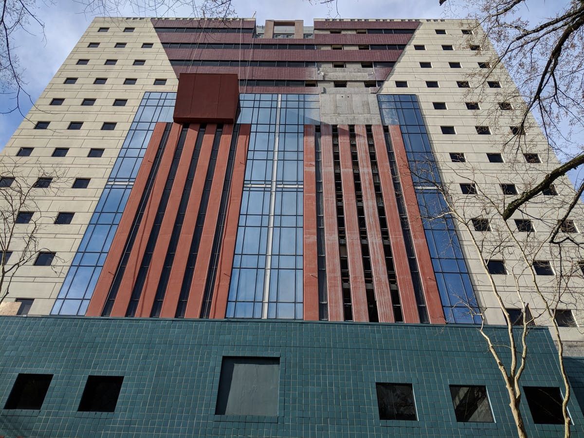 archinect's tweet photo. The iconic Portland Building's postmodern, multicolored facade is dismantled https://t.co/iY6QsLlRCU https://t.co/SJ7L3Dw5QX