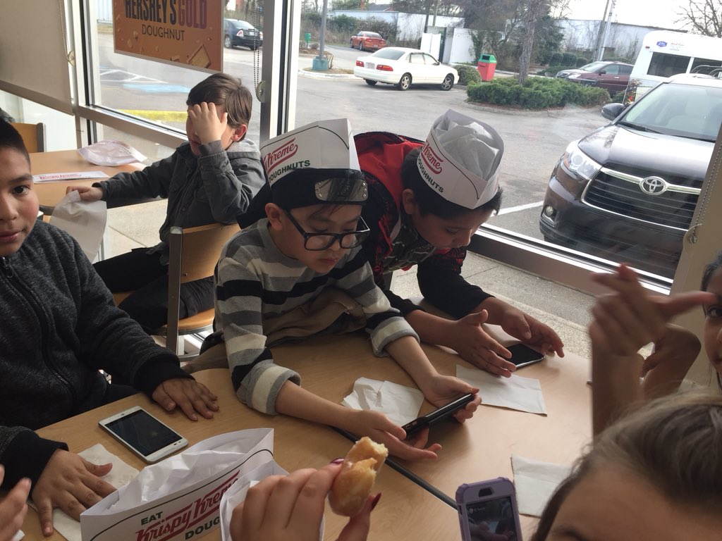 karop3's tweet photo. Leaders’ Night Out begins like this...@riekehofp @draughnda https://t.co/Dgc5YORND7