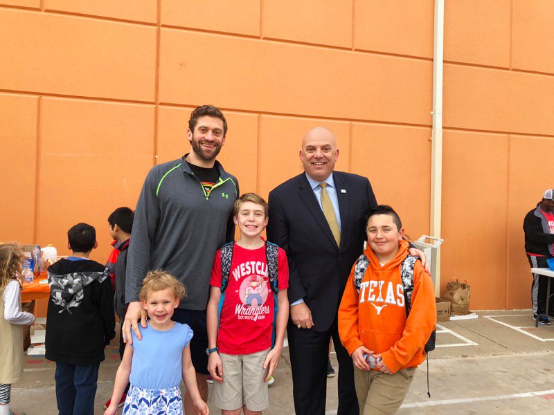 KentPScribner's tweet photo. Enjoyed "Donuts with Dudes" and great children at Westcliff Elementary School! #FWISD https://t.co/2DO5QfzvlK