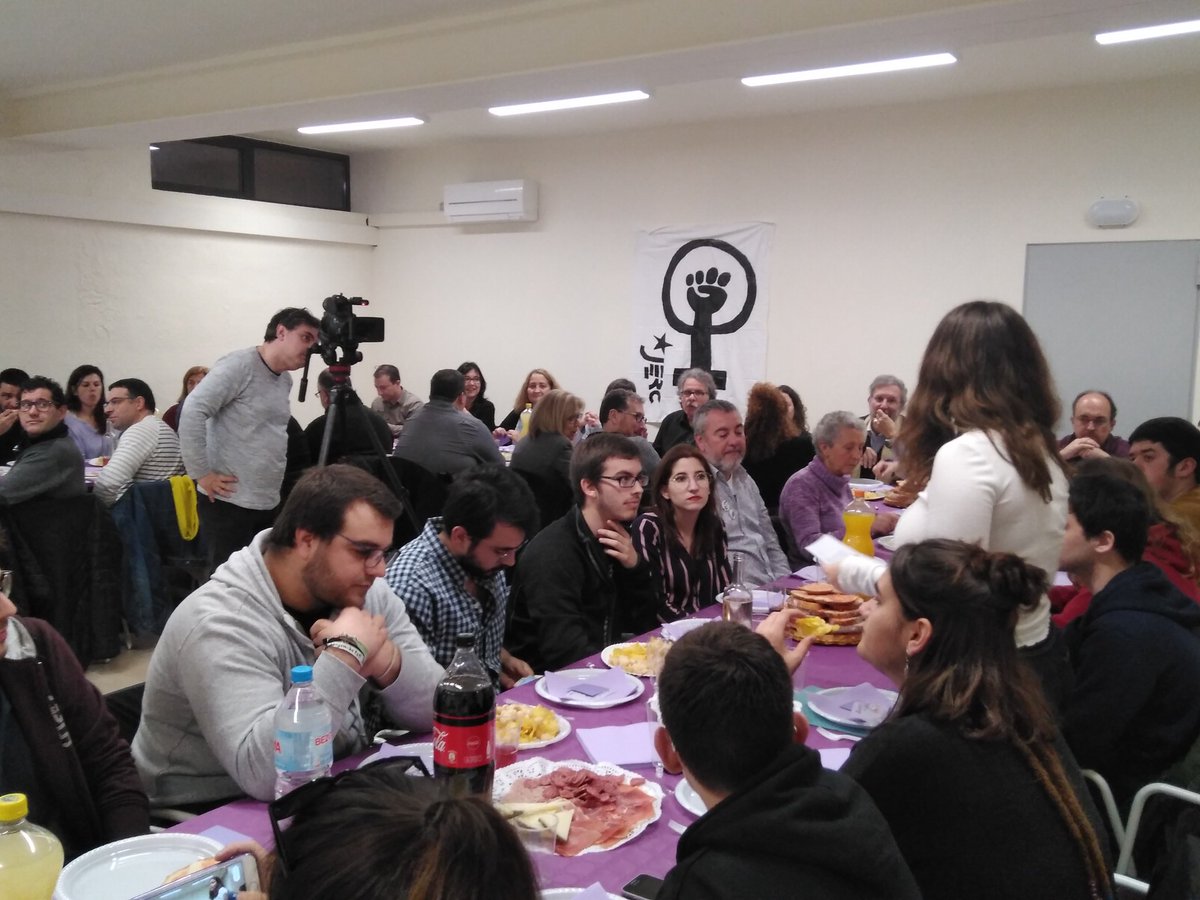joventpenedes's tweet photo. Avui, a Vilafranca del Penedès, en el sopar commemoratiu del dia de la dona, amb @hillmonica15 @lluisallop @RutRibas i @JoanTarda https://t.co/L4sihDY7bI